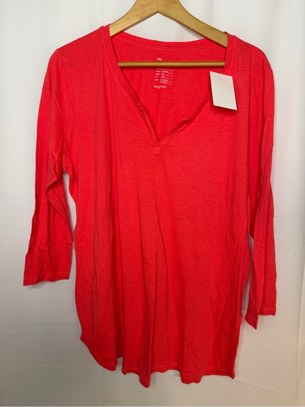 GAP 3/4 length sleeves T shirt V neck women’s size XL NWT